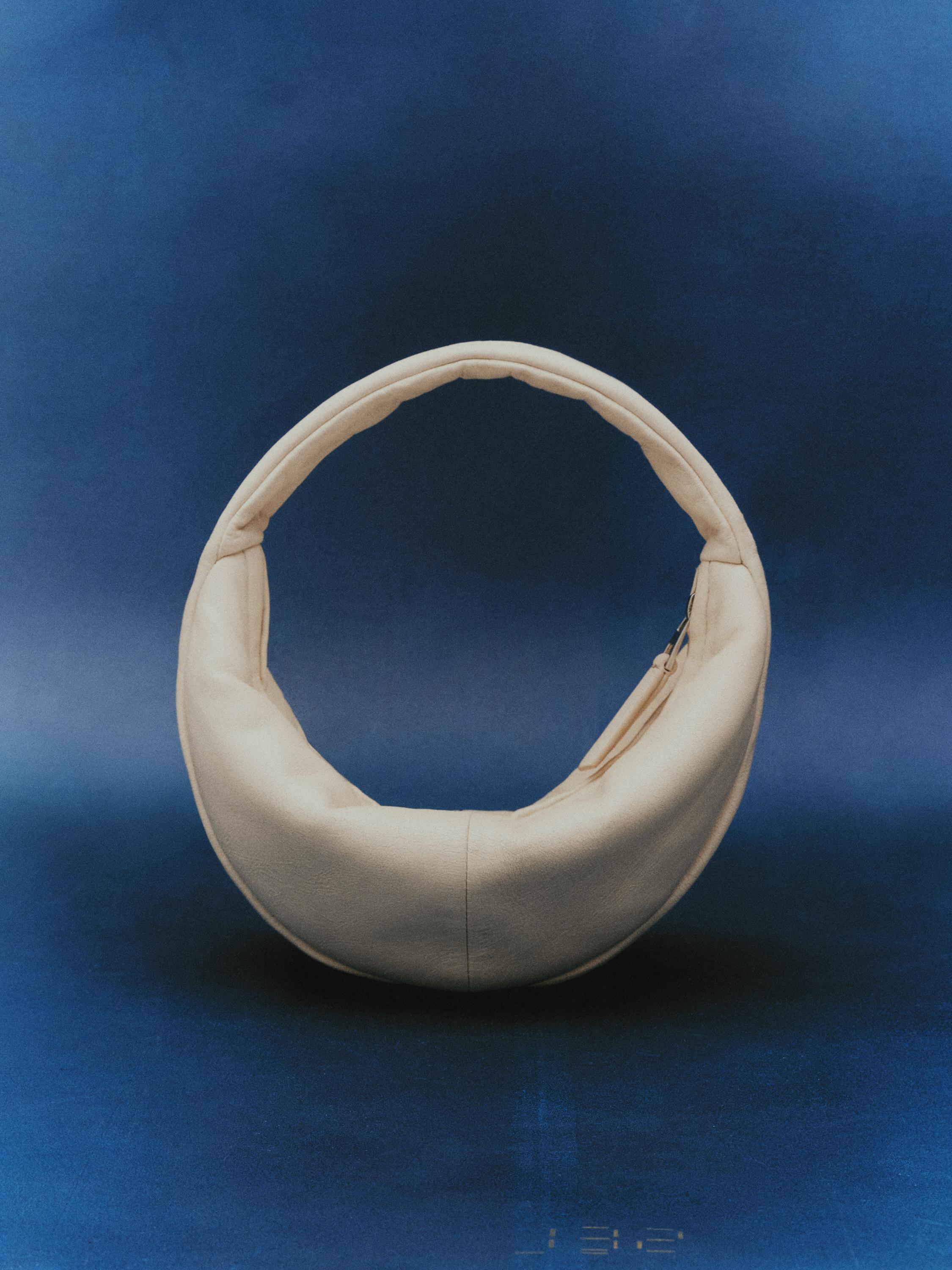 Mini sac à main demi-lune en cuir nappa